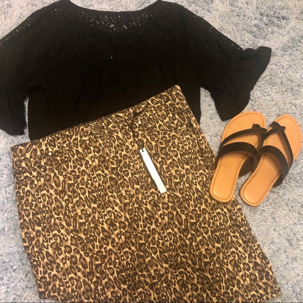 NWT CHEETAH DENIM SKIRT ABOVE KNEE